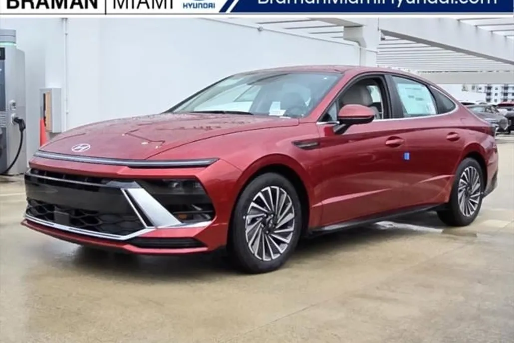 2025 Hyundai Sonata Hybrid SEL photo 1