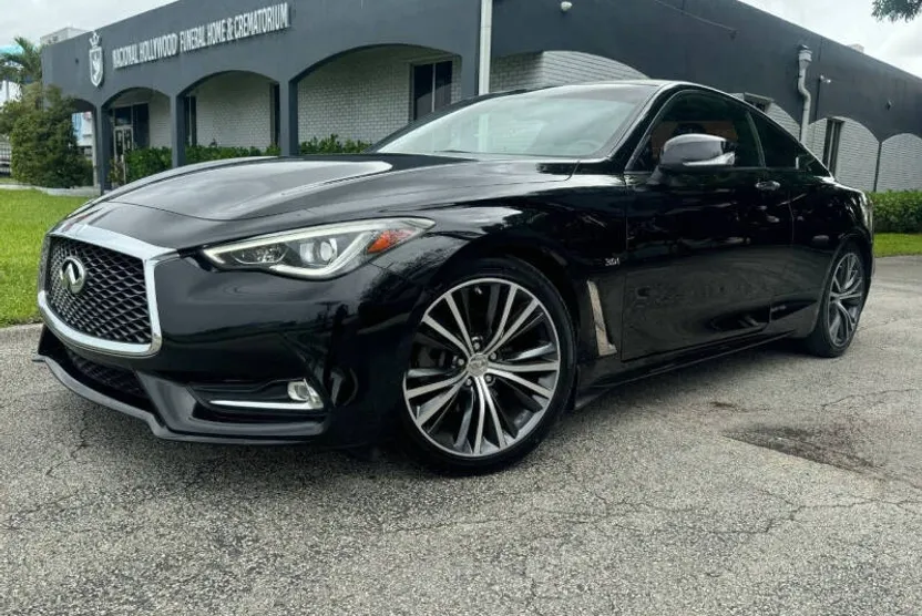 2018 Infiniti Q60 3.0t Luxe photo 1