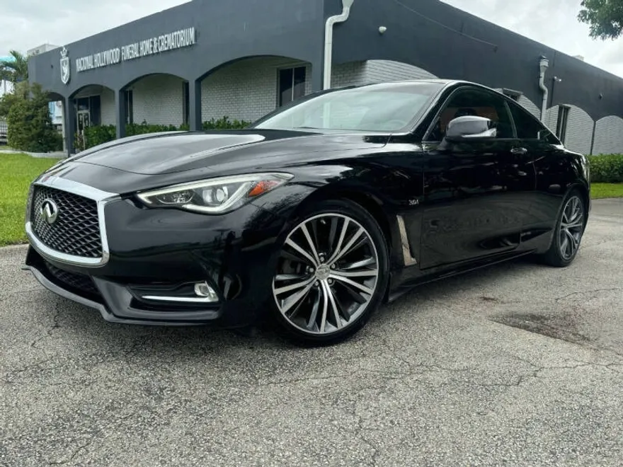 2018 Infiniti Q60 3.0t Luxe photo 1