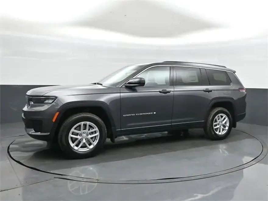 2025 Jeep Grand Cherokee Laredo photo 1