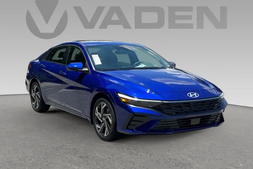 2025 Hyundai Elantra SEL Sport photo 1
