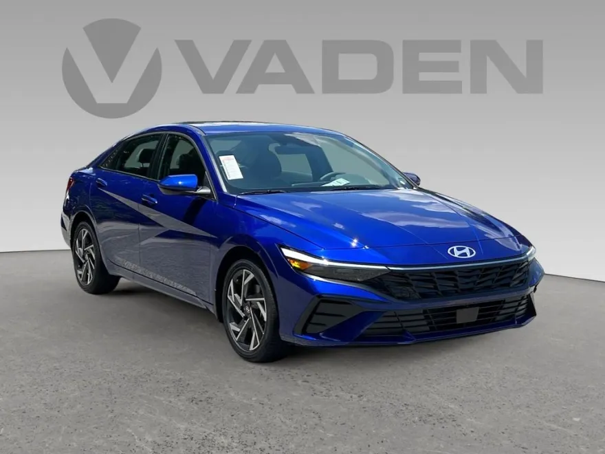 2025 Hyundai Elantra SEL Sport photo 1