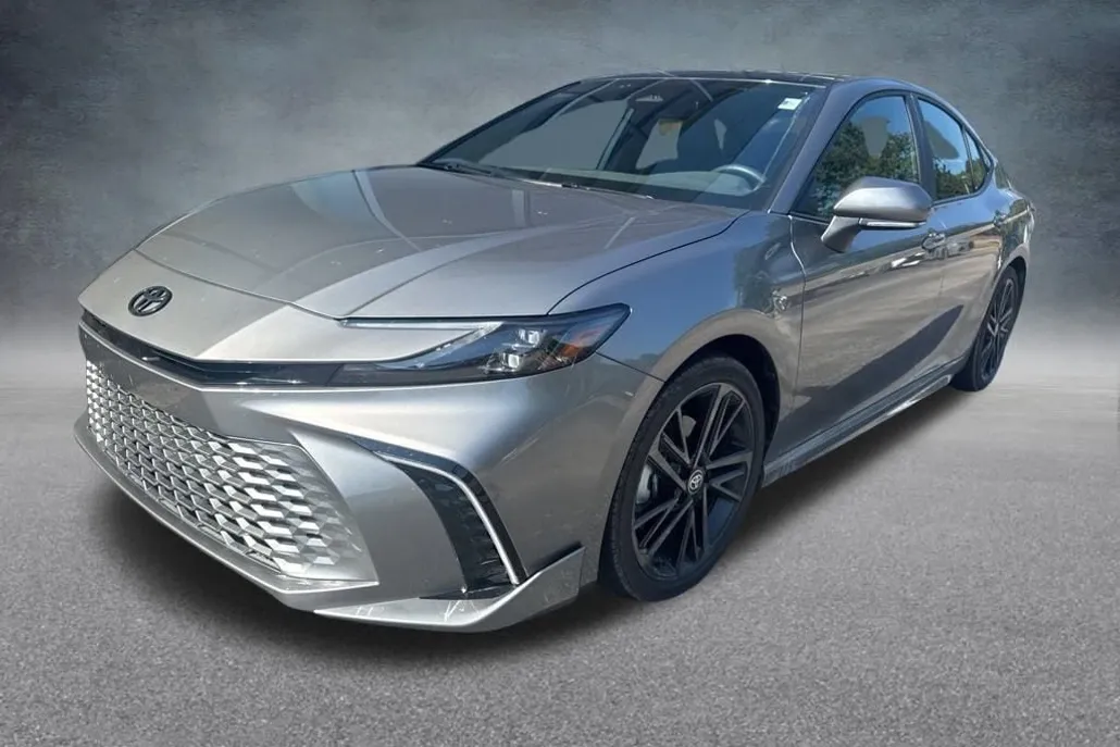2025 Toyota Camry XSE photo 1