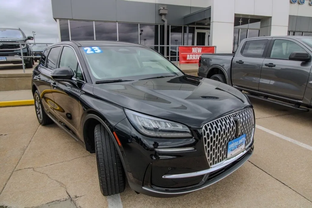 2023 Lincoln Corsair Standard photo 1