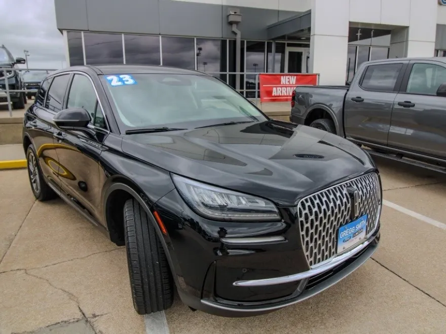 2023 Lincoln Corsair Standard photo 1