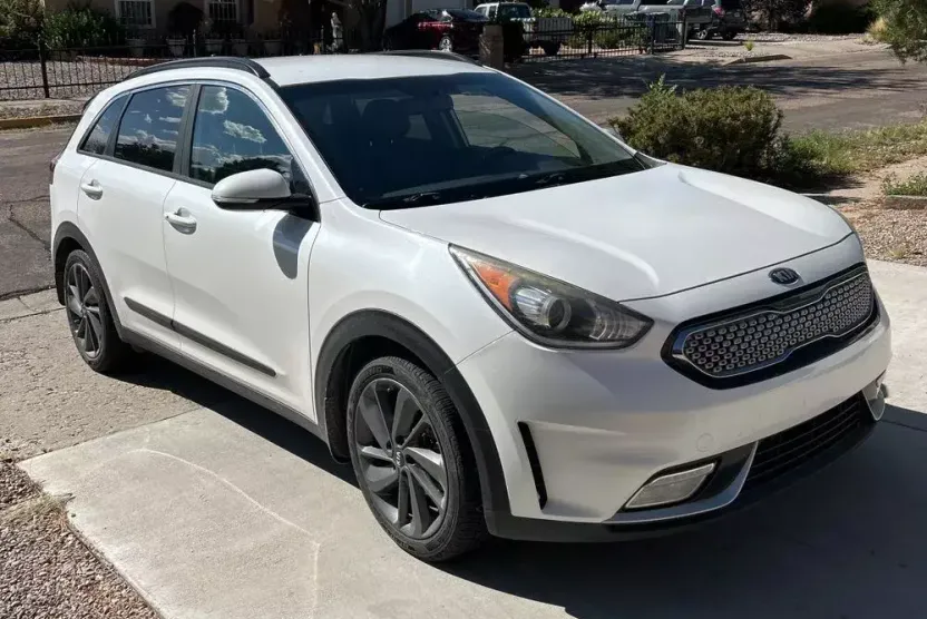 2017 Kia Niro EX photo 1