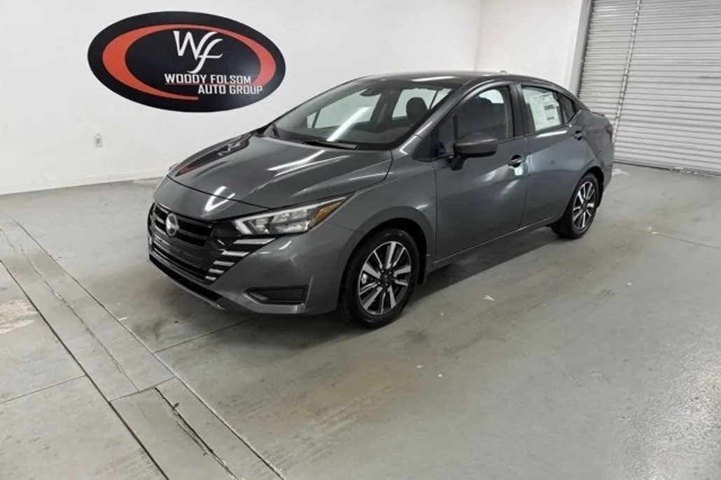 2025 Nissan Versa SV photo 1