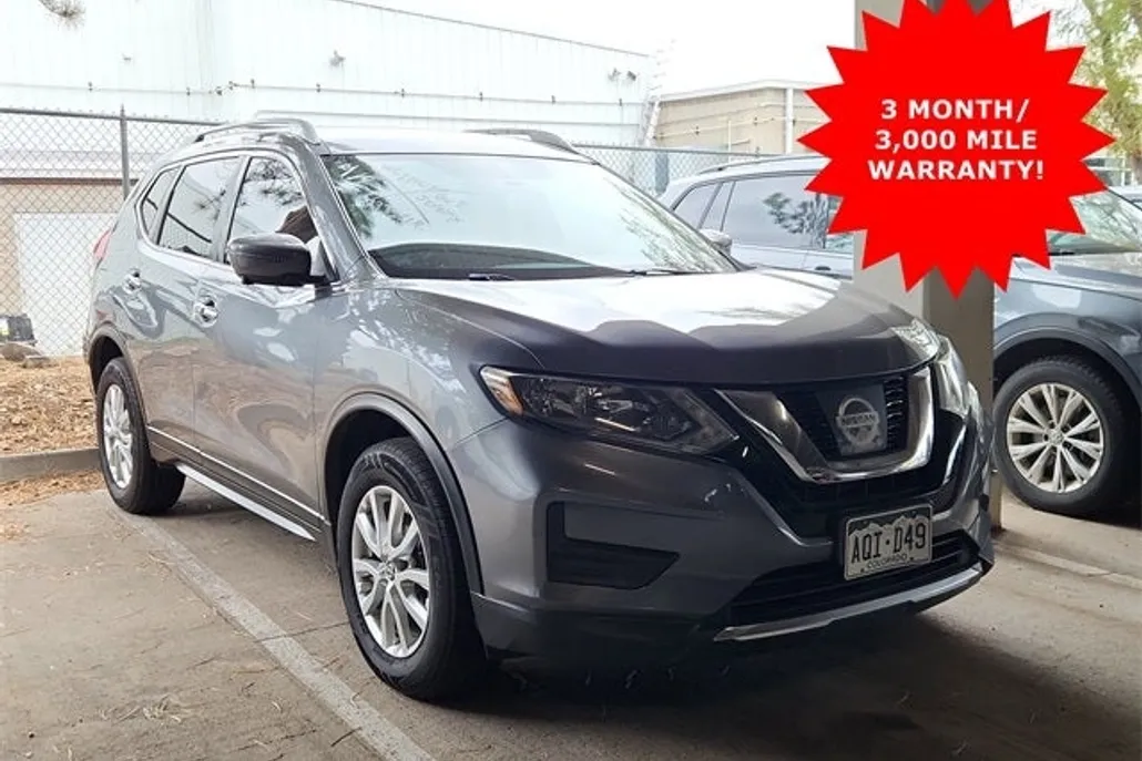 2017 Nissan Rogue SV photo 1