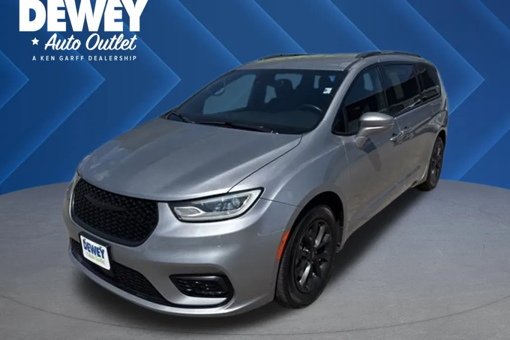 2021 Chrysler Pacifica Touring photo 1