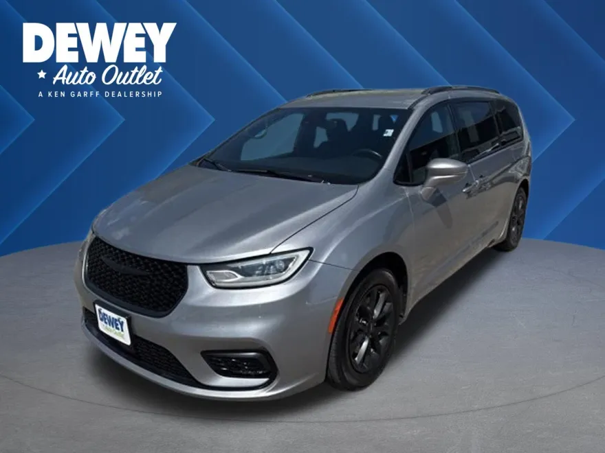 2021 Chrysler Pacifica Touring photo 1