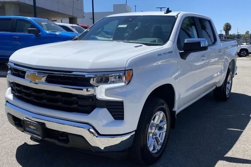 2025 Chevrolet Silverado 1500 LT photo 1