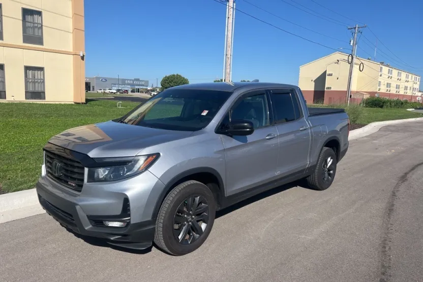 2021 Honda Ridgeline Sport photo 1