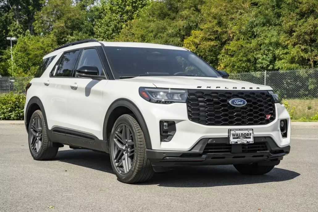 2025 Ford Explorer ST photo 1