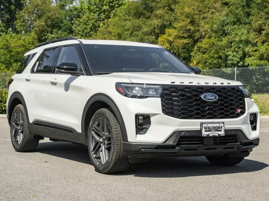 2025 Ford Explorer ST photo 1