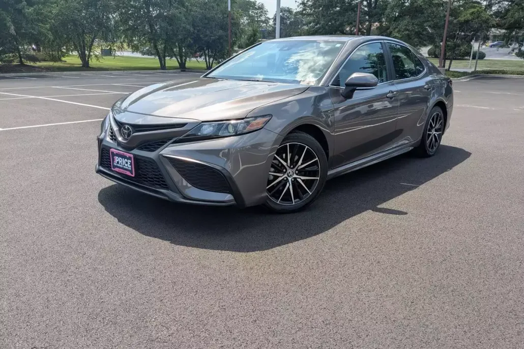 2023 Toyota Camry SE photo 1
