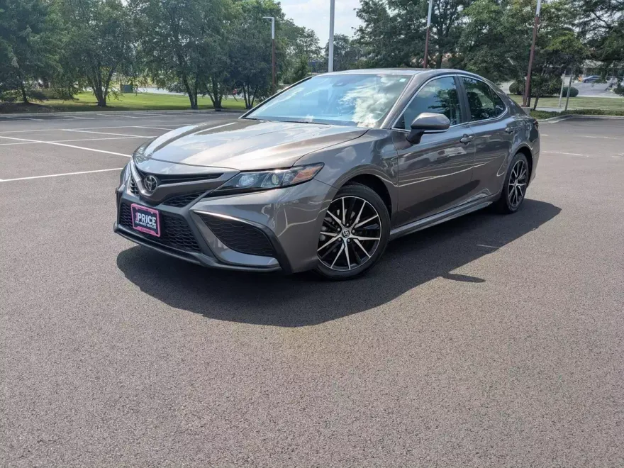 2023 Toyota Camry SE photo 1