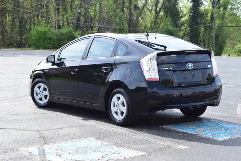 2011 Toyota Prius Four photo 1
