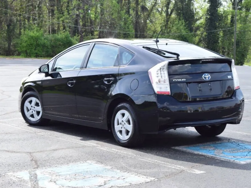 2011 Toyota Prius Four photo 1