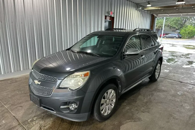 2011 Chevrolet Equinox LT photo 1