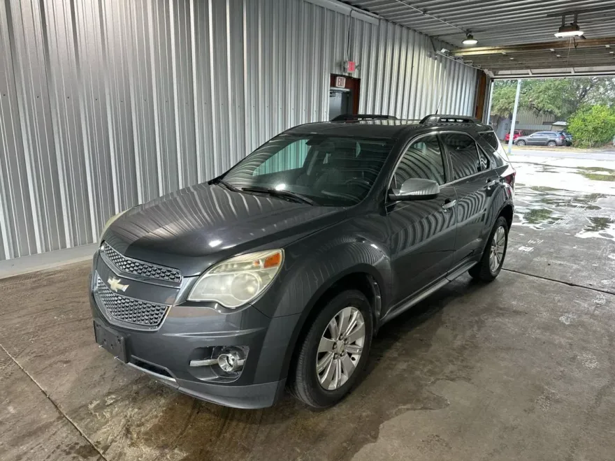 2011 Chevrolet Equinox LT photo 1