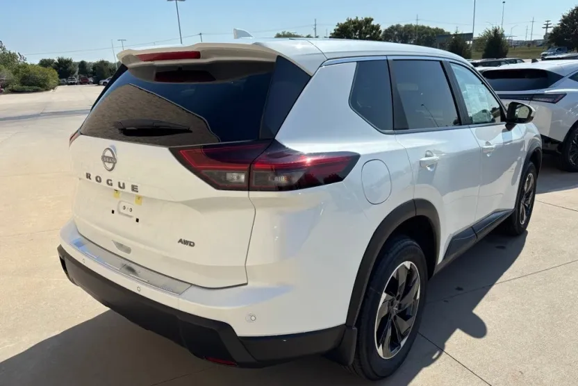 2026 Nissan Rogue SV photo 1