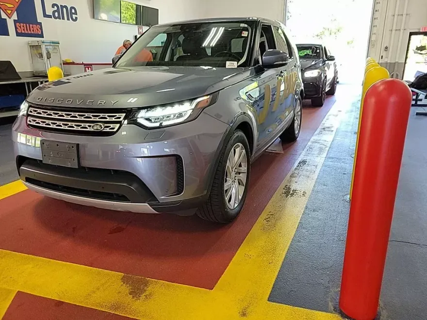 2018 Land Rover Discovery HSE photo 1