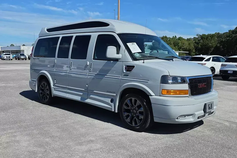 2023 Gmc Savana 2500 Cargo photo 1