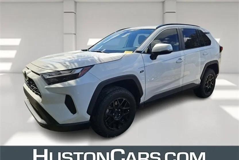 2023 Toyota RAV4 XLE photo 1