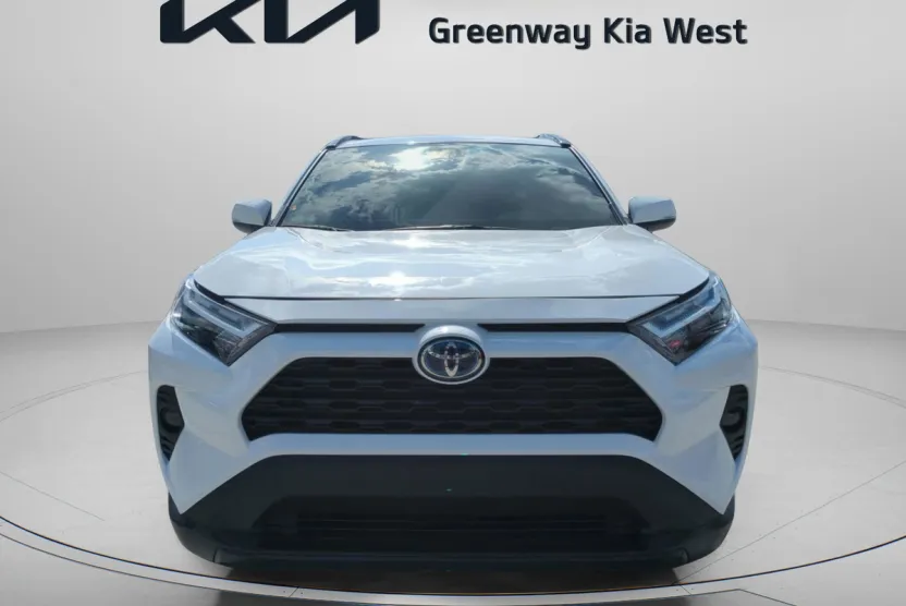 2024 Toyota RAV4 XLE photo 1