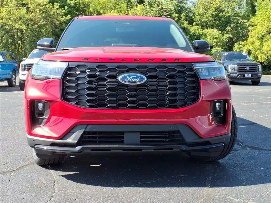 2025 Ford Explorer ST-Line photo 1