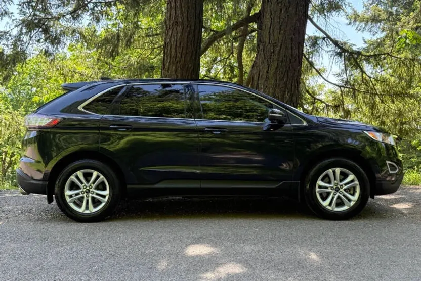 2015 Ford Edge SEL photo 1