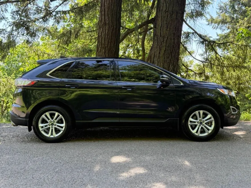 2015 Ford Edge SEL photo 1