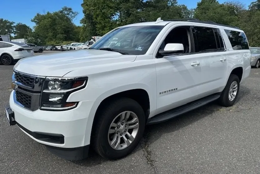 2019 Chevrolet Suburban LT photo 1