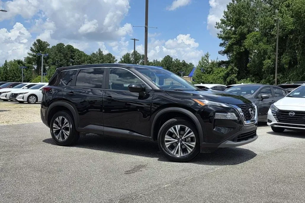 2023 Nissan Rogue SV photo 1