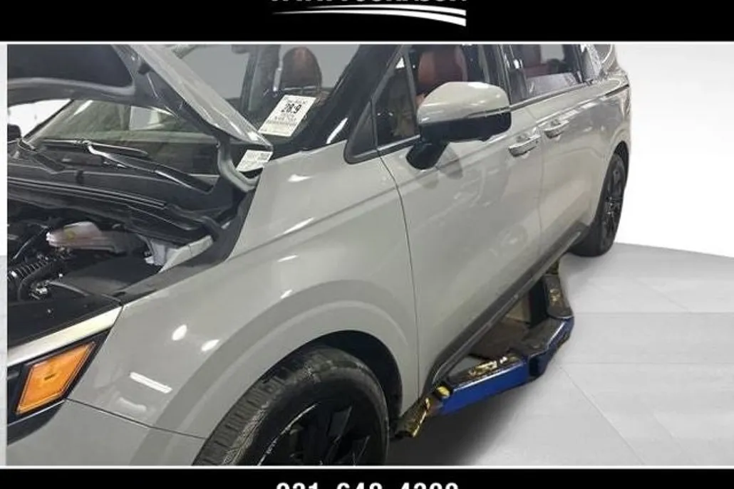 2024 Kia Carnival SX Prestige photo 1