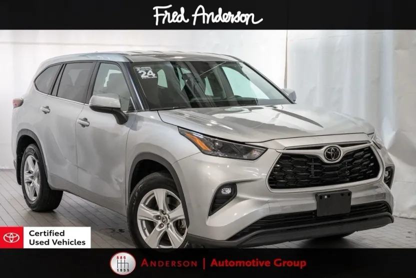 2024 Toyota Highlander LE photo 1