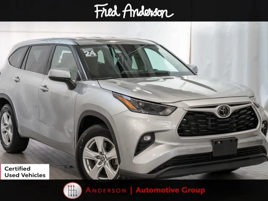 2024 Toyota Highlander LE photo 1