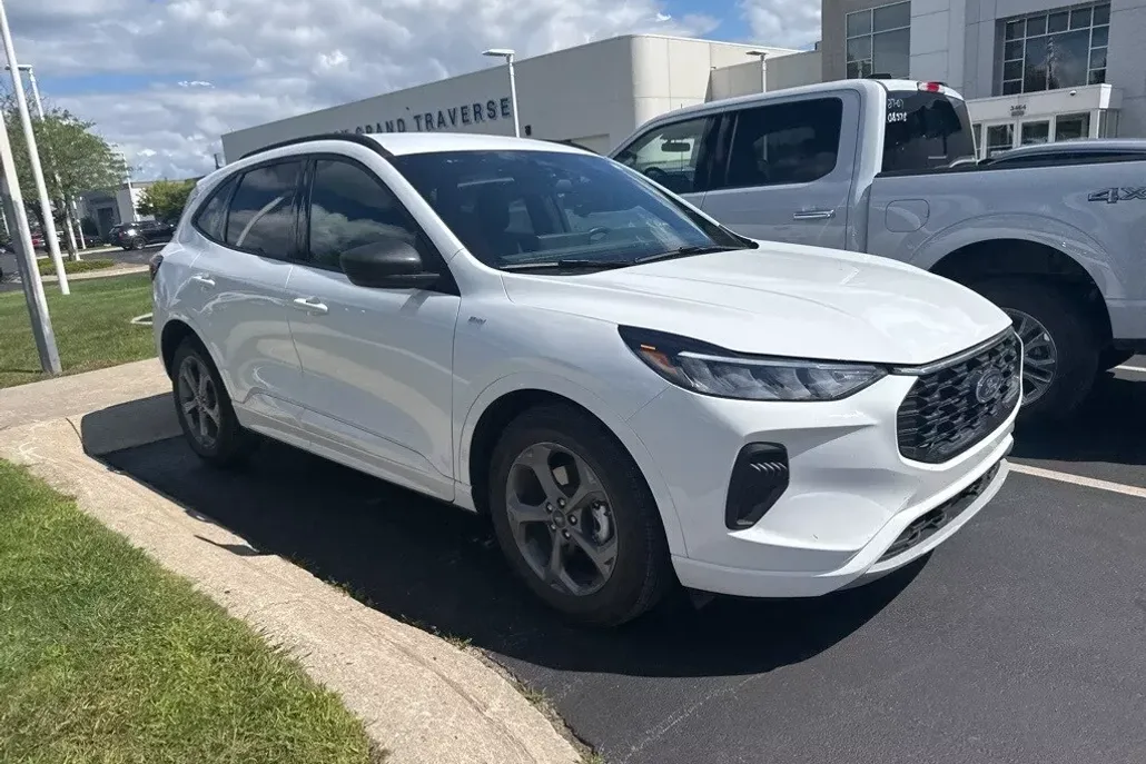 2023 Ford Escape ST-Line photo 1