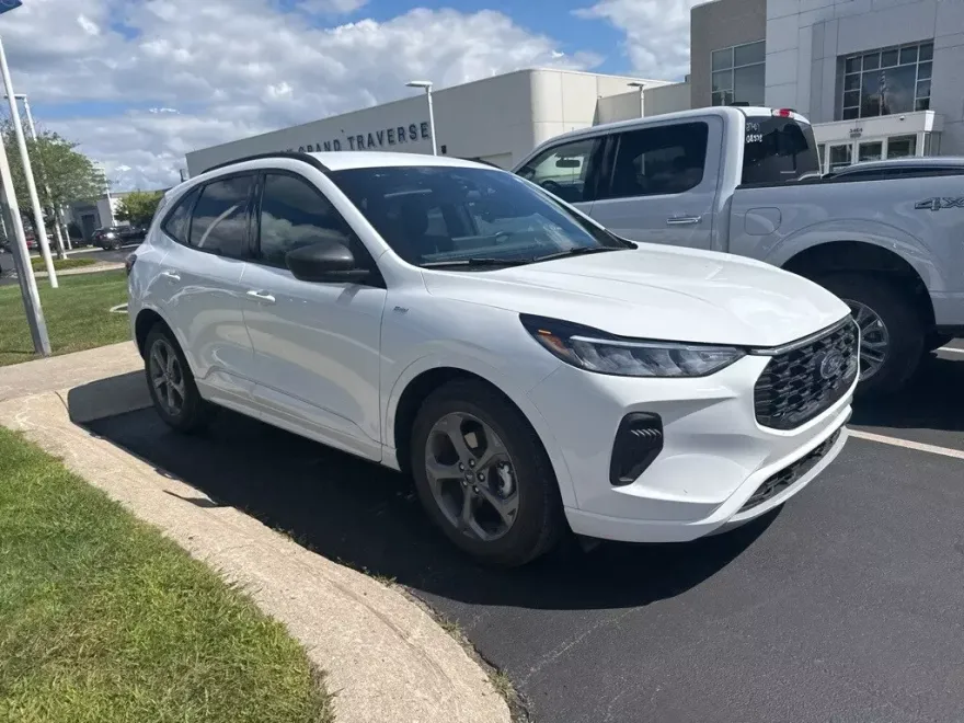2023 Ford Escape ST-Line photo 1