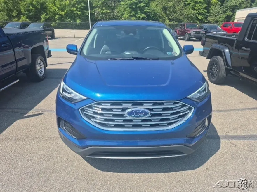 2022 Ford Edge SEL photo 1