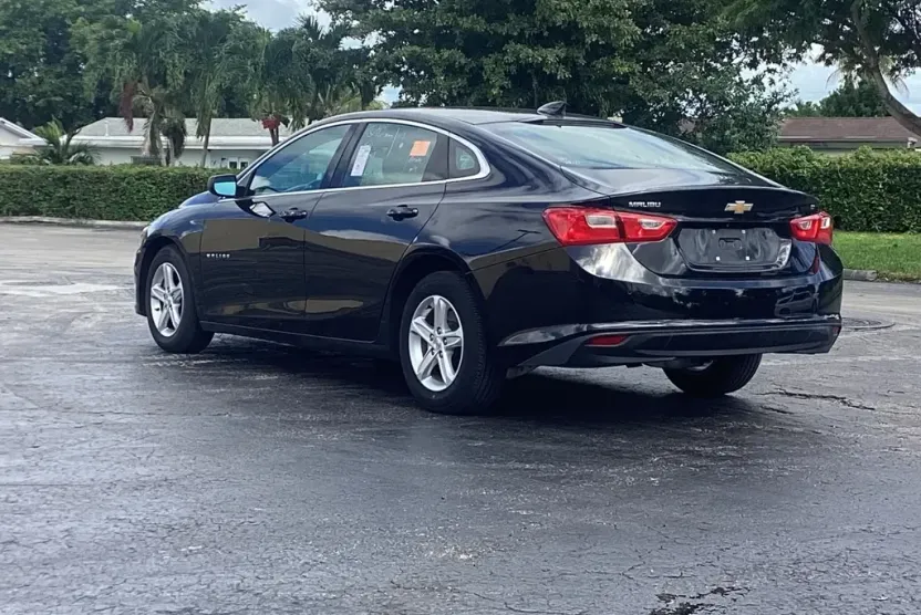 2024 Chevrolet Malibu 1LT photo 1
