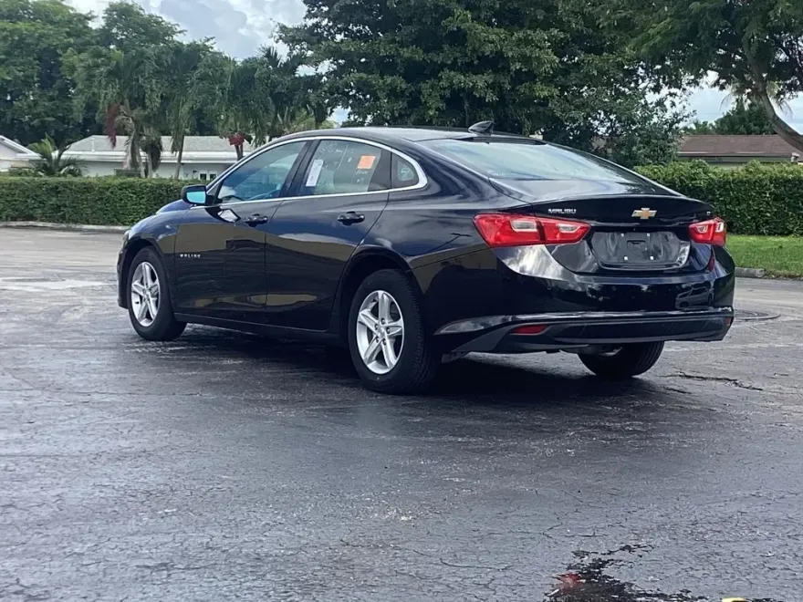 2024 Chevrolet Malibu 1LT photo 1