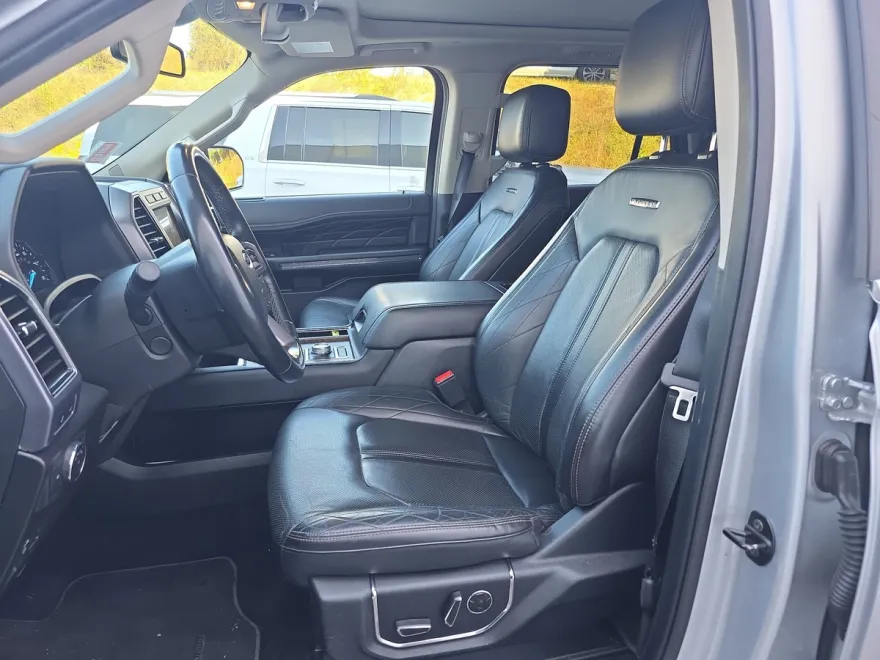 2019 Ford Expedition MAX Platinum photo 1