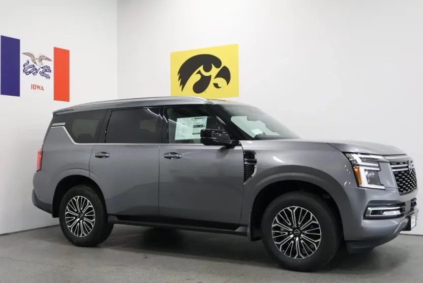 2025 Nissan Armada SL photo 1