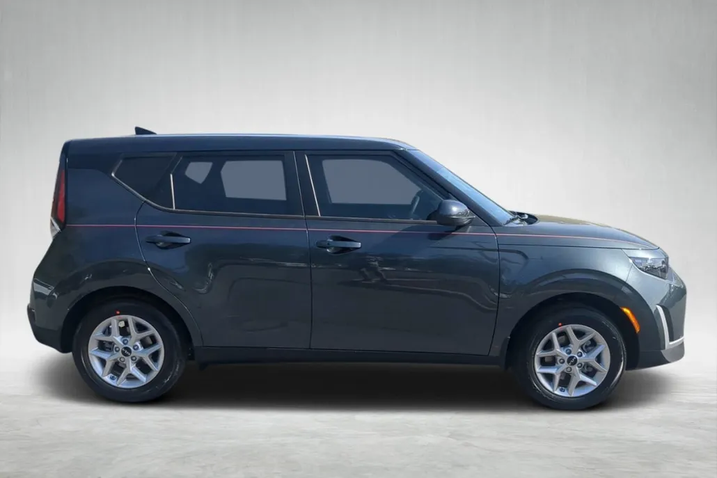2025 Kia Soul S photo 1