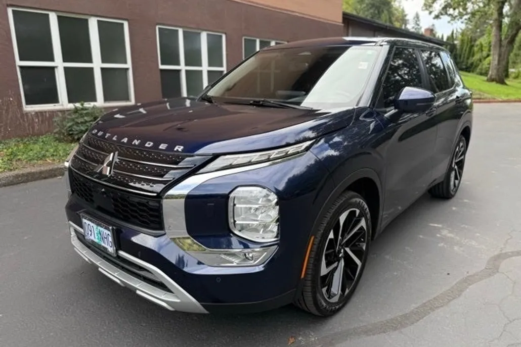 2022 Mitsubishi Outlander SE photo 1