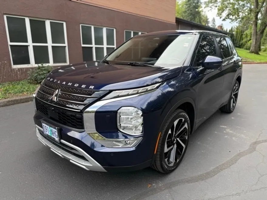 2022 Mitsubishi Outlander SE photo 1