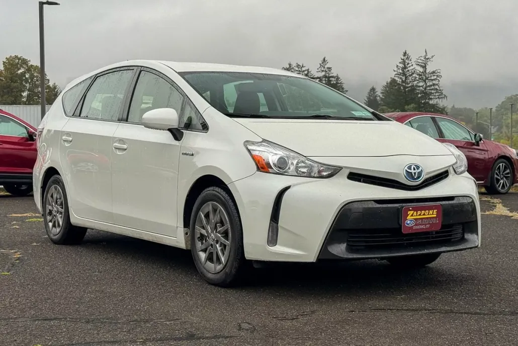 2017 Toyota Prius V Four photo 1