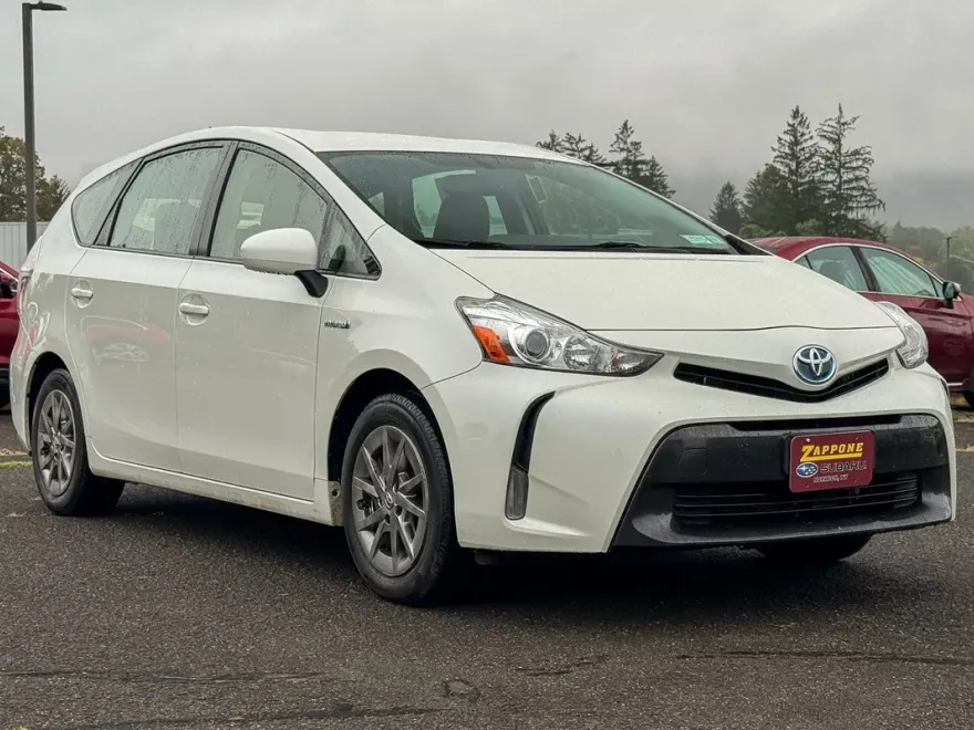 2017 Toyota Prius V Four photo 1