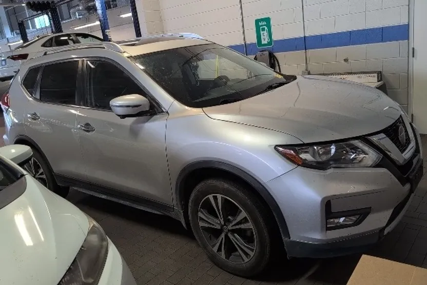 2020 Nissan Rogue SV photo 1